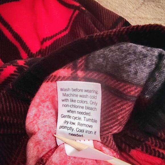 Sonoma Goods for Life XXL Women’s Red Black Plaid Pajama Set With Socks - Picture 4 of 12